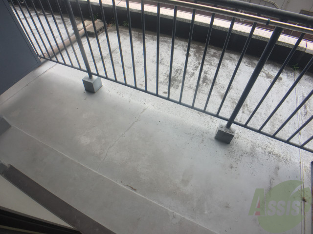 バルコニー　ベランダも広くて歩くこともできますよ。