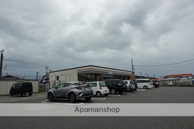 コンビニ　セブンイレブン（コンビニ）まで829m