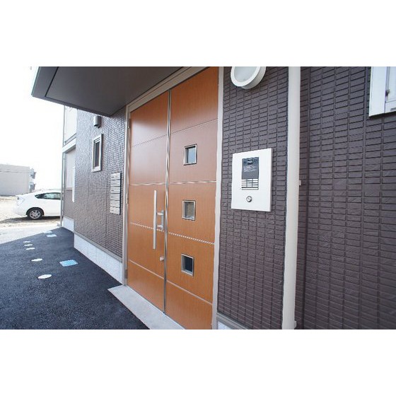 その他　共用エントランスにはオートロックあり