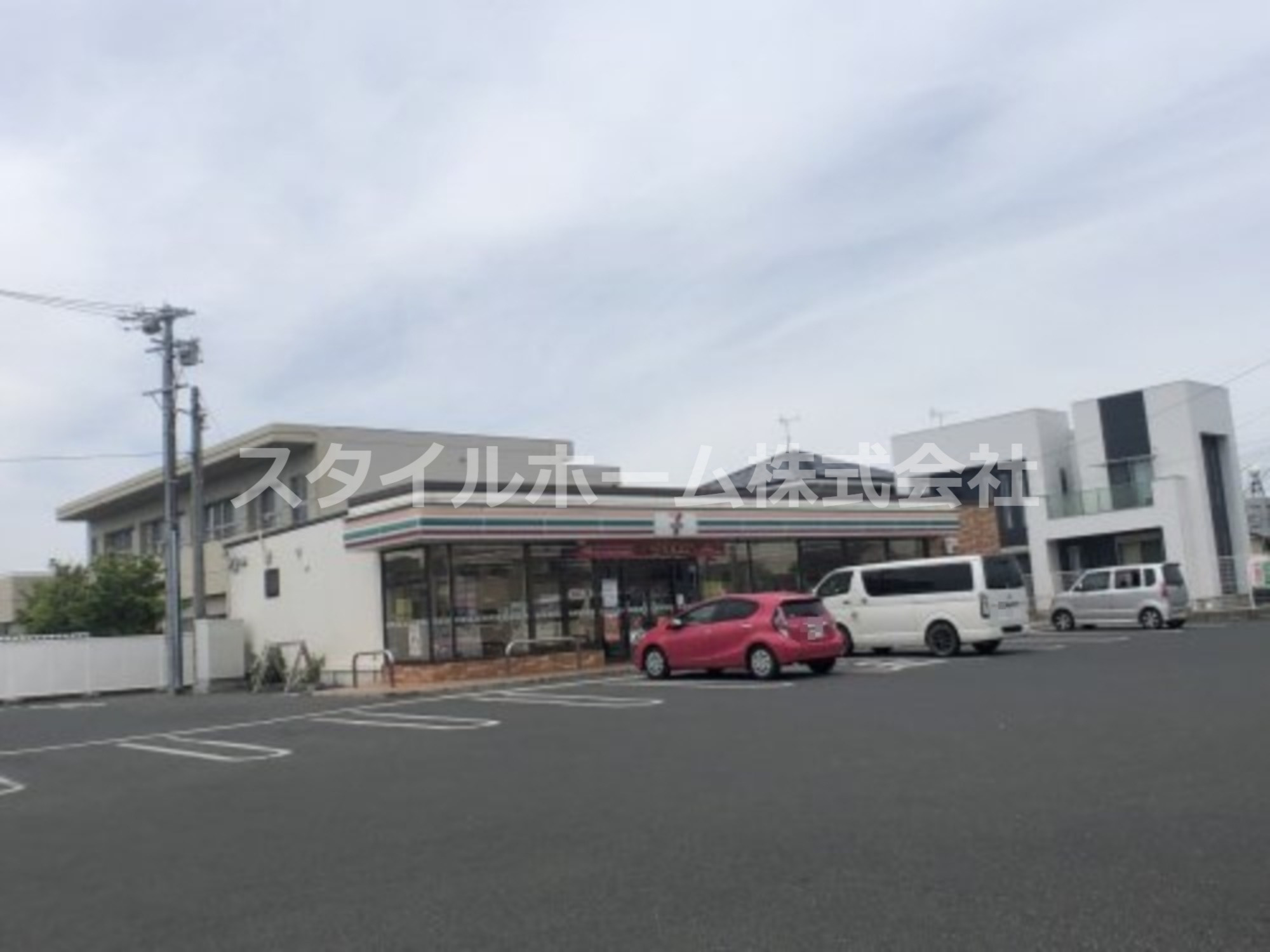 コンビニ　セブンイレブン 豊橋高洲町店（コンビニ）まで377m