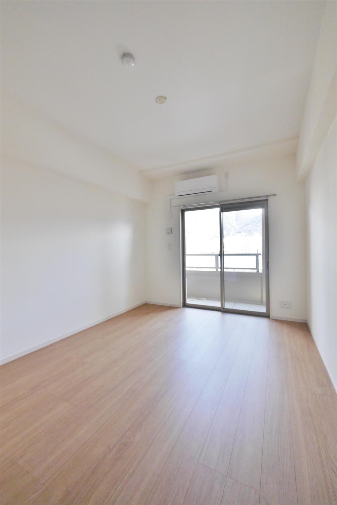 居室・リビング　モデルルームの写真になります。