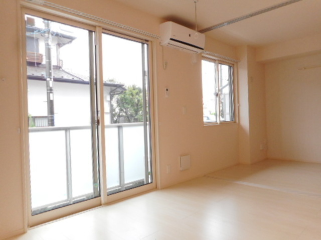 居室・リビング　居室全景