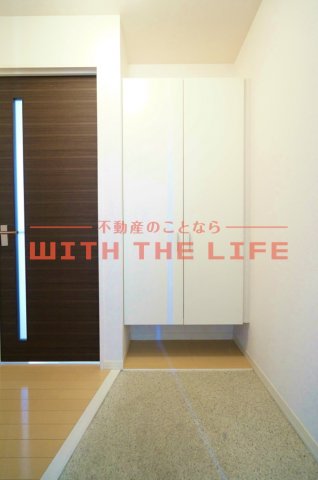 玄関　収納もある玄関です