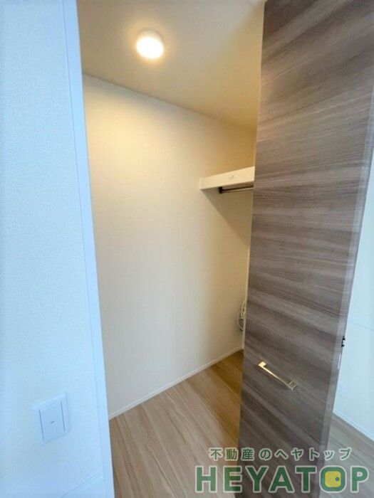 収納　収納力たっぷりのウォークインクローゼット