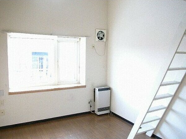 居室・リビング　同タイプ内観です