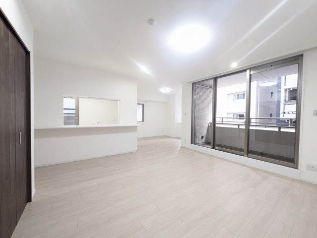 居室・リビング　サンパーク鶴舞公園南