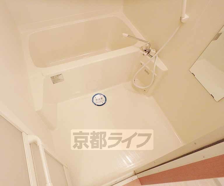 バス・シャワールーム　ゆったり入れる浴室です。