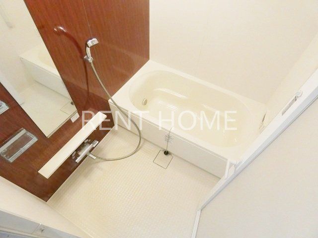 バス・シャワールーム　浴室乾燥機・追い焚き機能付きです