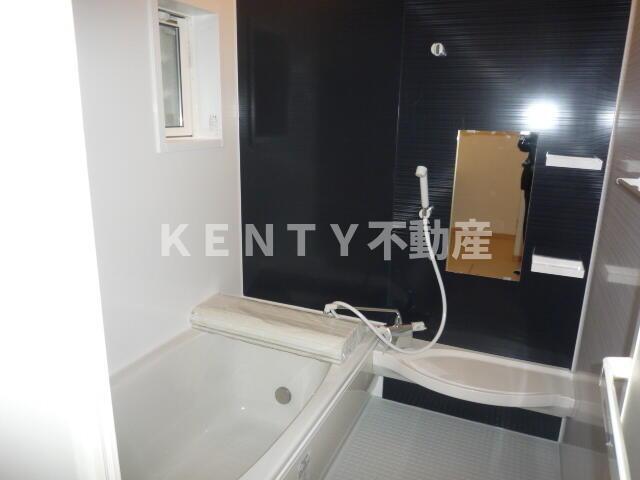 バス・シャワールーム　落ち着いた空間のお風呂です