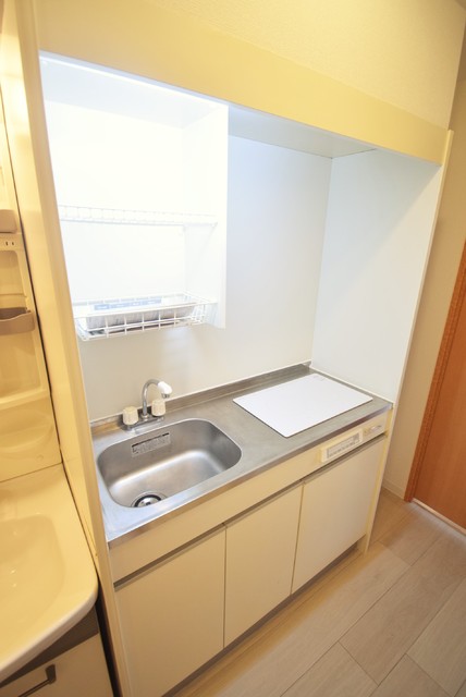 キッチン　同タイプの別部屋のお写真です。ご参考までに御覧ください。