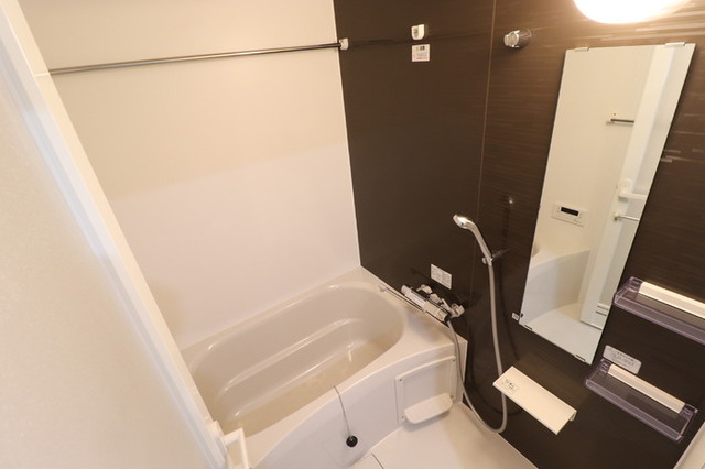 バス・シャワールーム　８０１　浴室