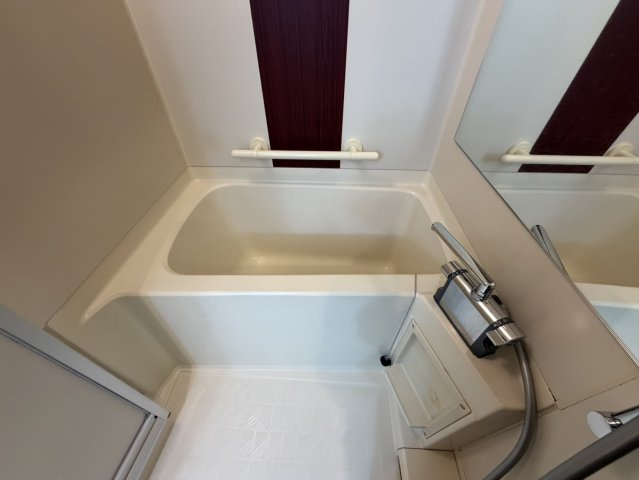 バス・シャワールーム　コンパクトで使いやすいお風呂です