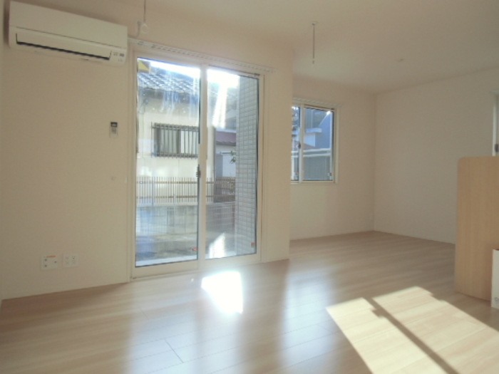 居室・リビング　白ベースの明るいLDK