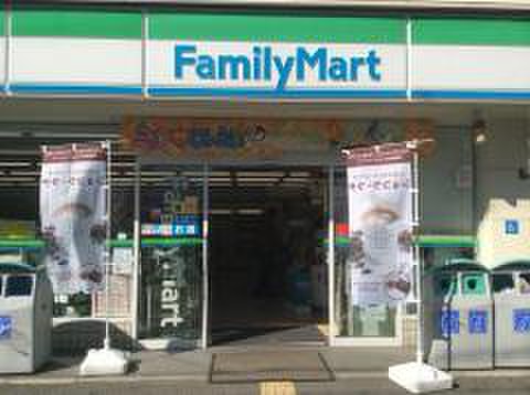 コンビニ　ファミリーマート小松変電所前店（コンビニ）まで209m