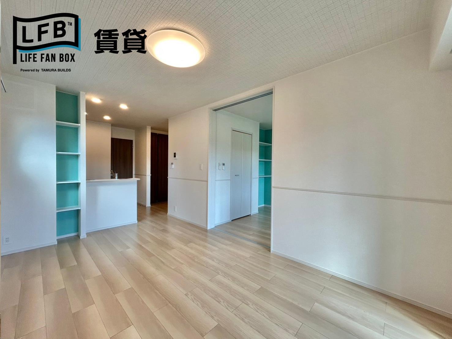 居室・リビング　※同シリーズ別物件の室内写真です。壁紙や床の色など、仕様が異