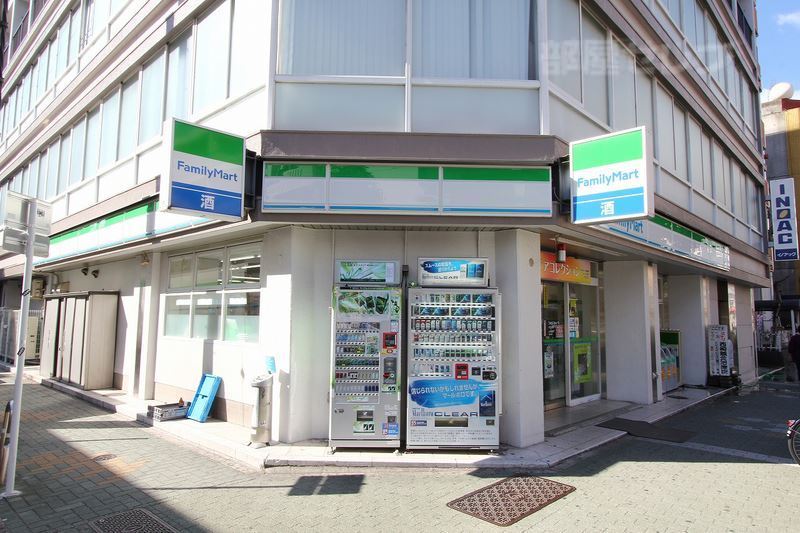 コンビニ　ファミリーマート 栄瓦通店（コンビニ）まで30m