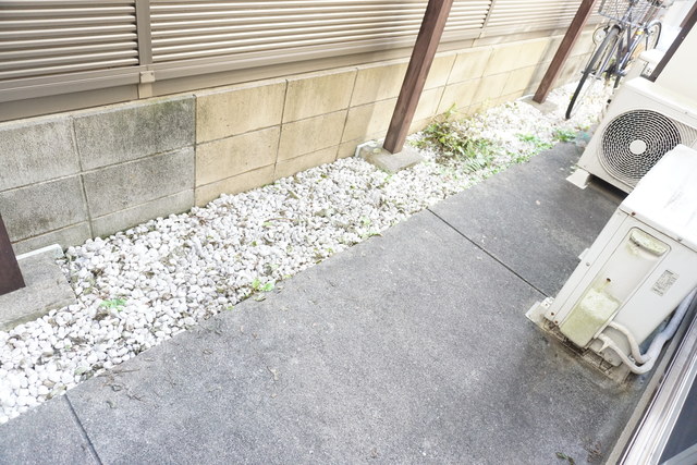 バルコニー　バルコニーがあるので洗濯物を太陽の下で干すことができます♪