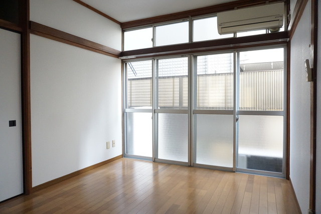 居室・リビング　南東に面した洋室は採光・通風に優れた心地よい空間です！