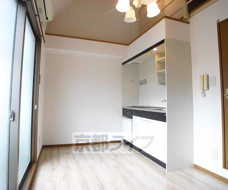 居室・リビング　広々とした室内です。