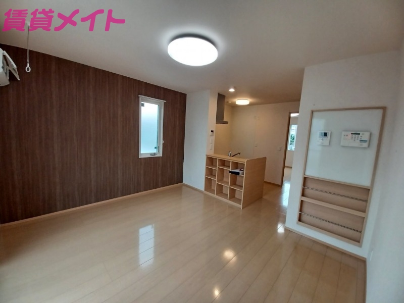 居室・リビング　同物件別室画像