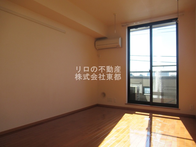 居室・リビング　南向きで日当たり良好なお部屋！暖かな日差しが入ります♪