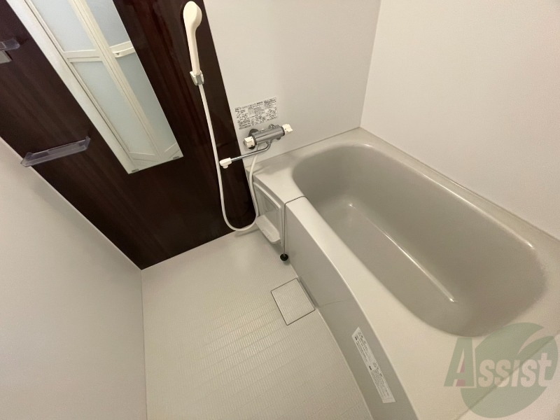 バス・シャワールーム　お風呂になります。一日の疲れを癒してくださいね。