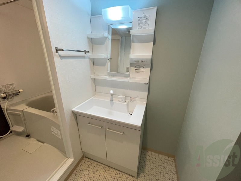 洗面設備　独立洗面台です。大きくてよいですね。シャンプーもできます！