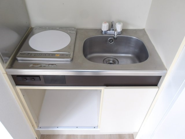 キッチン　コンパクトなキッチンで掃除もラクラク