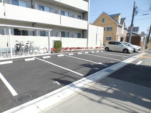 駐車場　駐車場