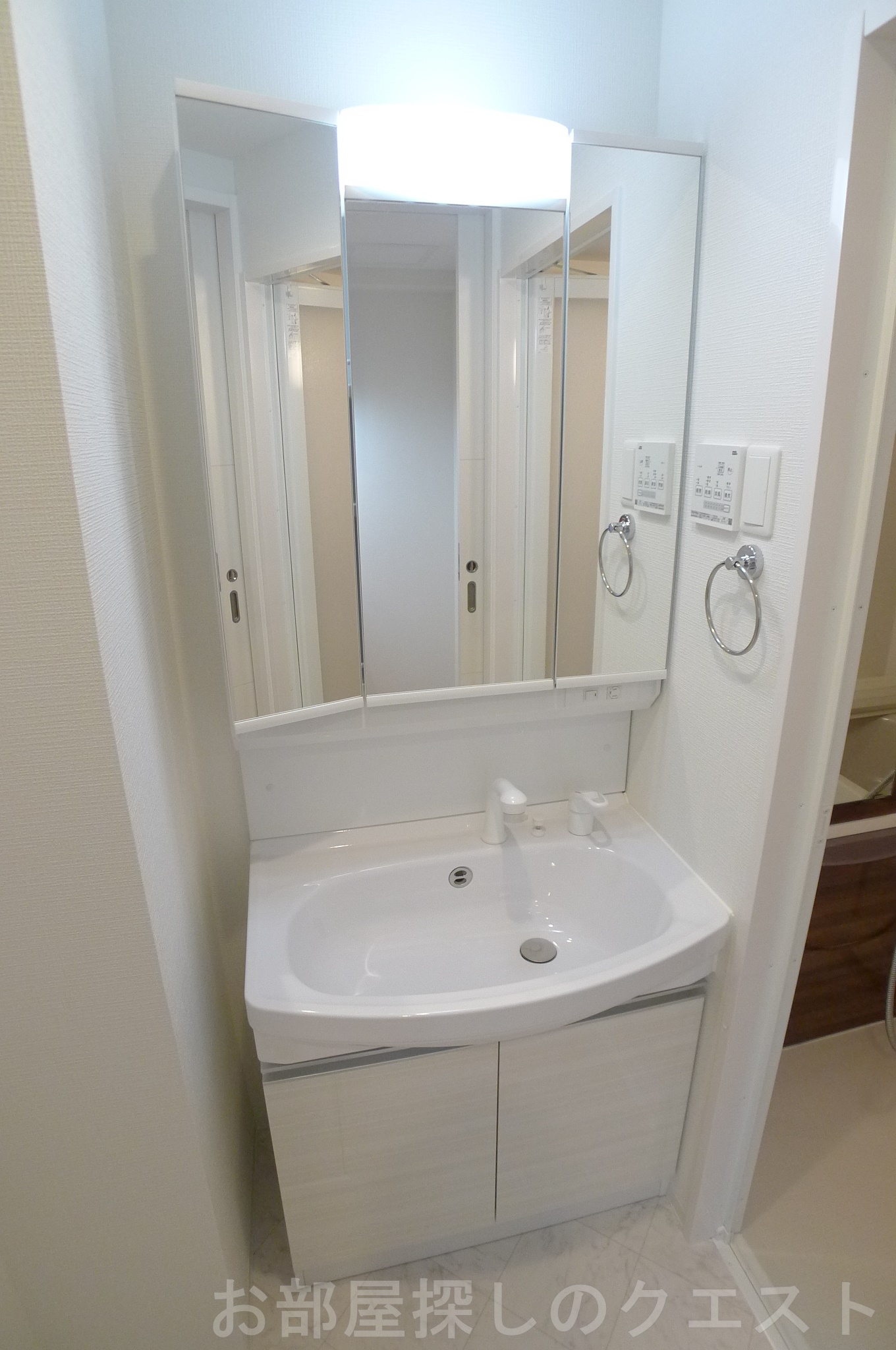 洗面設備　（写真は同タイプ）