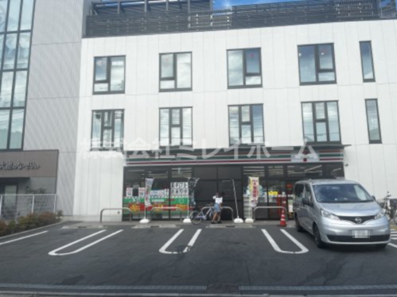 コンビニ　セブンイレブン 大田区西蒲田4丁目店（コンビニ）まで256m