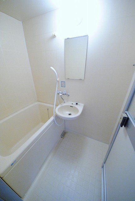 バス・シャワールーム　写真は４０６号室