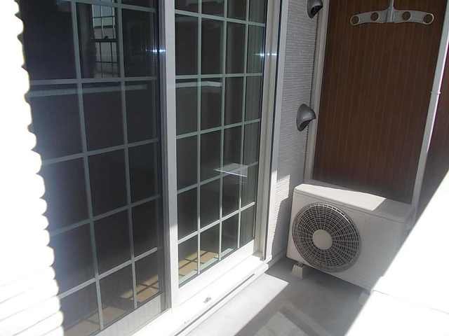 バルコニー　暖かな日差しのふりそそぐバルコニー