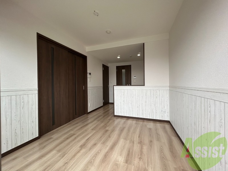 居室・リビング　６帖の洋室です。生活のメインとなる部屋ですね。