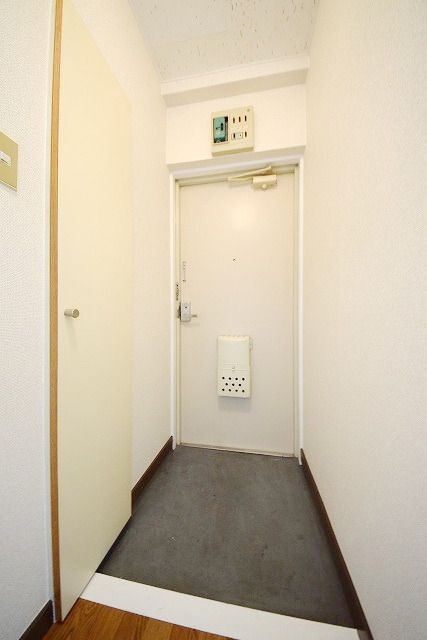 玄関　同建物別号室参考写真です