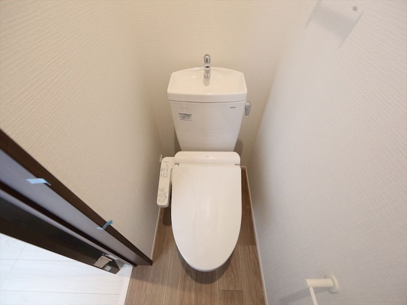 トイレ　温水洗浄暖房便座付トイレ