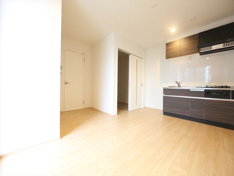 居室・リビング　ＬＤＫ9帖　システムキッチン　エアコン完備