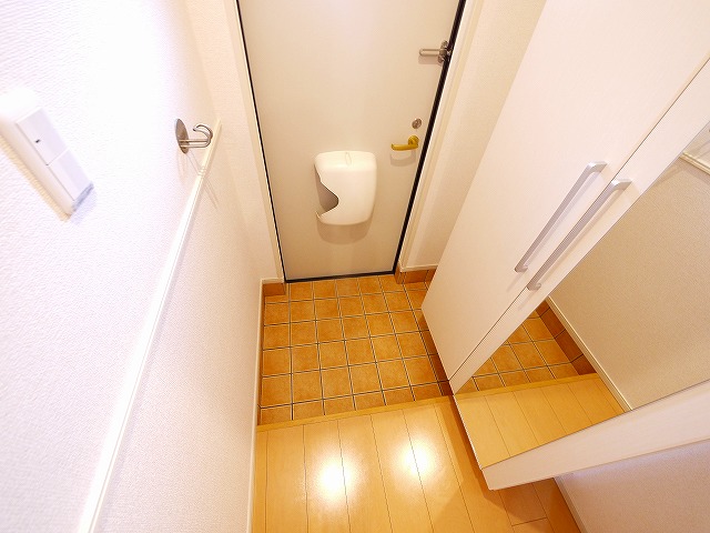 玄関　収納もある玄関です