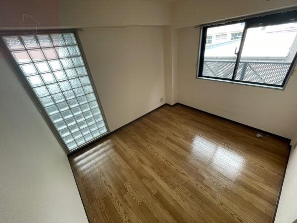 その他部屋・スペース　開放的な寝室です