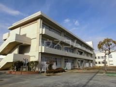 小学校　佐倉市立臼井小学校（小学校）まで462m