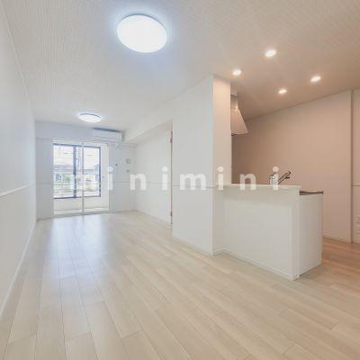 居室・リビング　※写真は同シリーズ類似物件を含む為現況優先とさせて頂きます