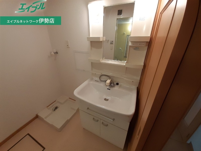 洗面設備　同型タイプのものです
