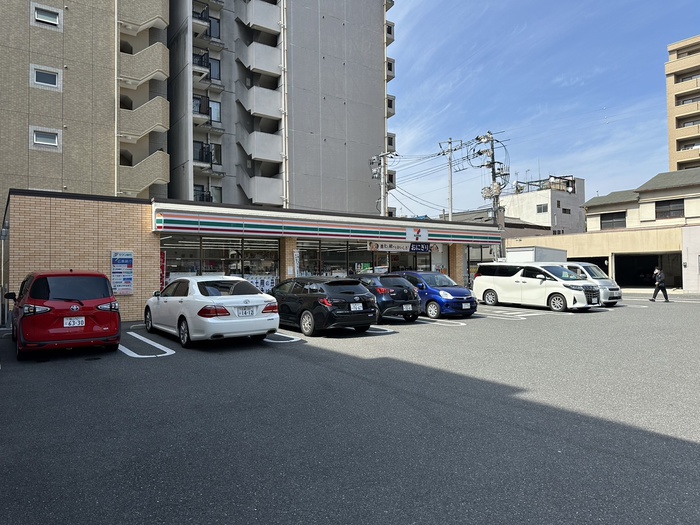 コンビニ　セブンイレブン（コンビニ）まで60m