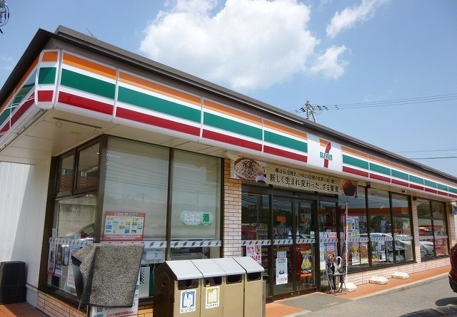 コンビニ　セブンイレブン（コンビニ）まで220m