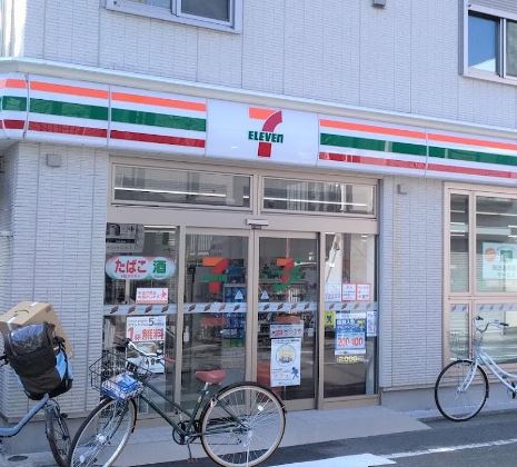コンビニ　セブンイレブン（コンビニ）まで463m