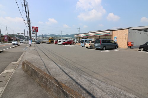 コンビニ　セブンイレブン 寺岡町店（コンビニ）まで80m