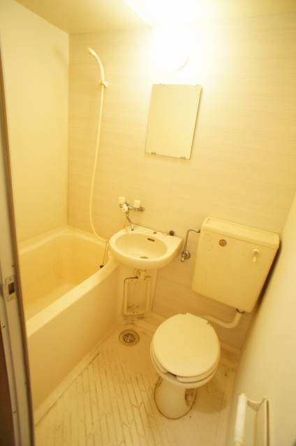 バス・シャワールーム　現地待合せで内見できます！！同タイプのお部屋となります。