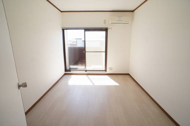 居室・リビング　現地待合せで内見できます！！同タイプのお部屋となります。