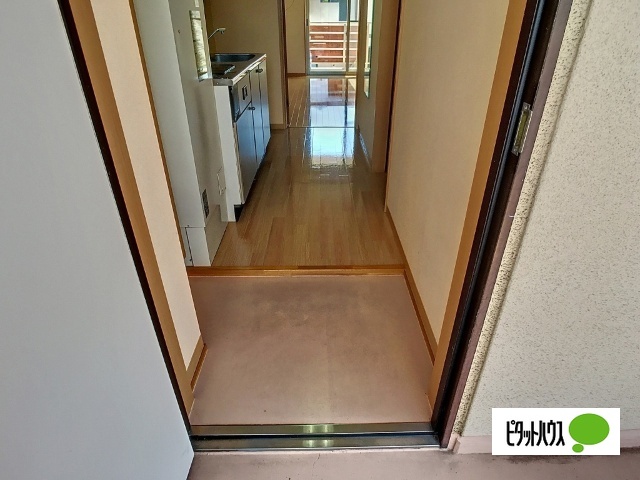 玄関　他のお部屋のお写真です