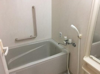 バス・シャワールーム　コンパクトで使いやすいお風呂です